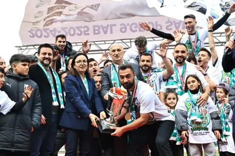  Yeşil Yalova FK Spor Kulübü Şampiyonluk Kupasını Aldı