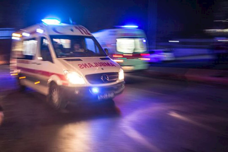 Otomobil ile kamyonet çarpıştı: 2 ölü, 4 yaralı