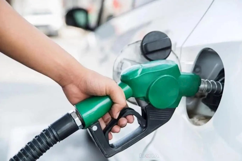 Benzine zam yolda