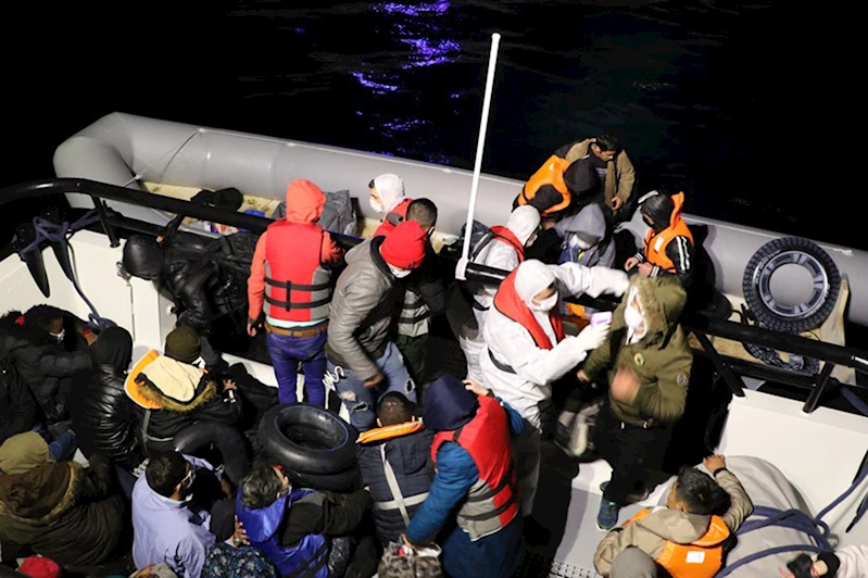 Çanakkale açıklarında 37 düzensiz göçmen yakalandı