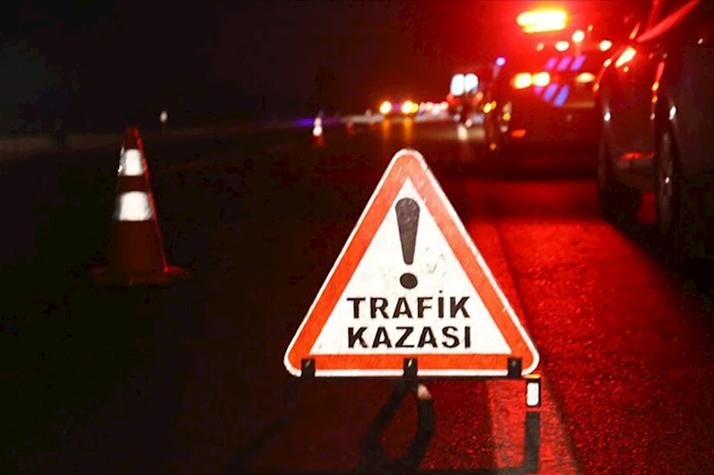 İki otomobil kafa kafaya çarpıştı: 8 yaralı